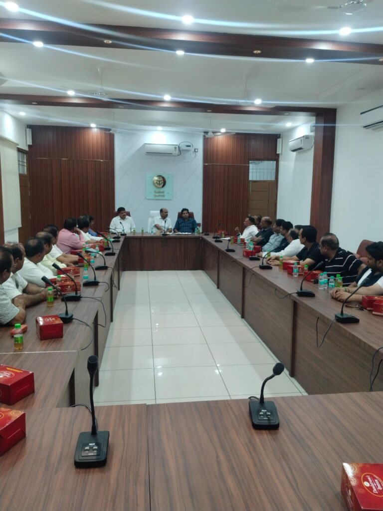 जिलाधिकारी आवास स्थित सभागार में विभिन्न मुद्दों पर मंथन, देश हित पर चर्चा