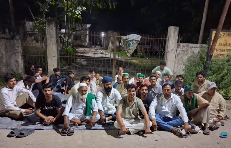 भाकियू ब्लॉक अध्यक्ष के नेतृत्व में चरथावल  बिजली घर पर अनिश्चितकालीन धरना प्रदर्शन शुरू