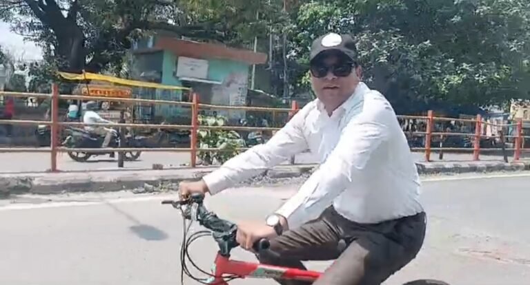 साईकिल चला कर कार्यालय पहुंचे एचआरडीए सचिव