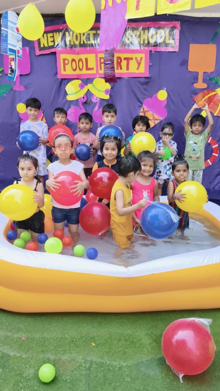 न्यू हॉराइजन स्कूल में पूल पार्टी का आयोजन, नन्हे मुन्ने बच्चों ने किया धमाल