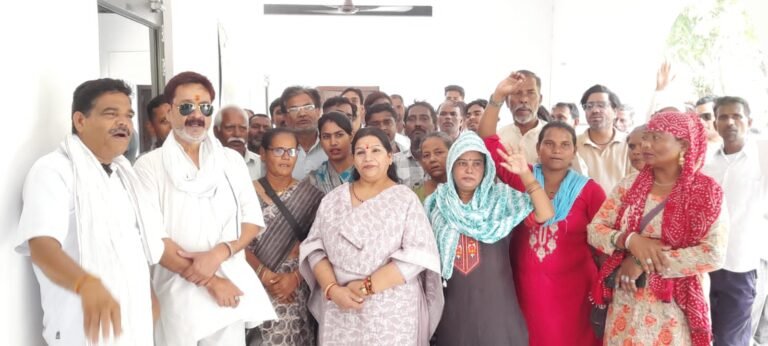 मेयर किरण जैसल ने लघु व्यापारियों को वितरित किए लाईसेंस व विक्रय प्रमाण पत्र