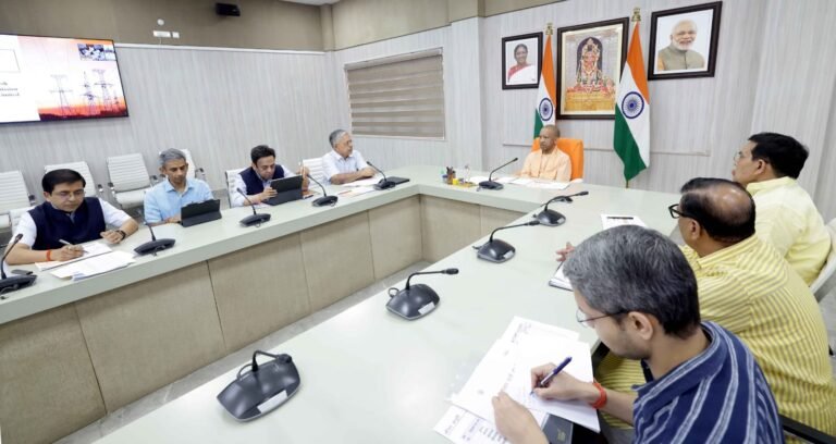 यूपी में बिजली संकट पर सख्त निर्देश, मुख्यमंत्री योगी आदित्यनाथ ने आपूर्ति व्यवस्था की समीक्षा