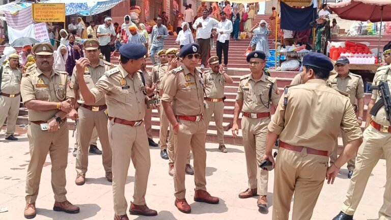 वरिष्ठ पुलिस अधीक्षक ने  किया पुलिसबल के साथ मेला स्थल का निरीक्षण