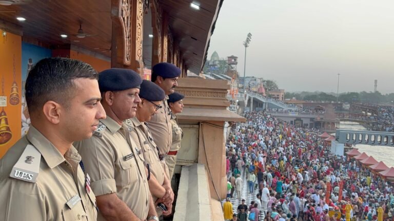 हरिद्वार में गंगा दशहरे पर लाखों श्रद्धालुओं ने किया गंगा स्नान