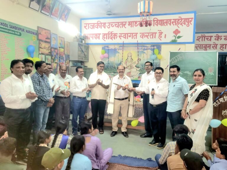 10 में प्रथम श्रेणी प्राप्त करने वाले छात्र-छात्राओं को किया सम्मानित
