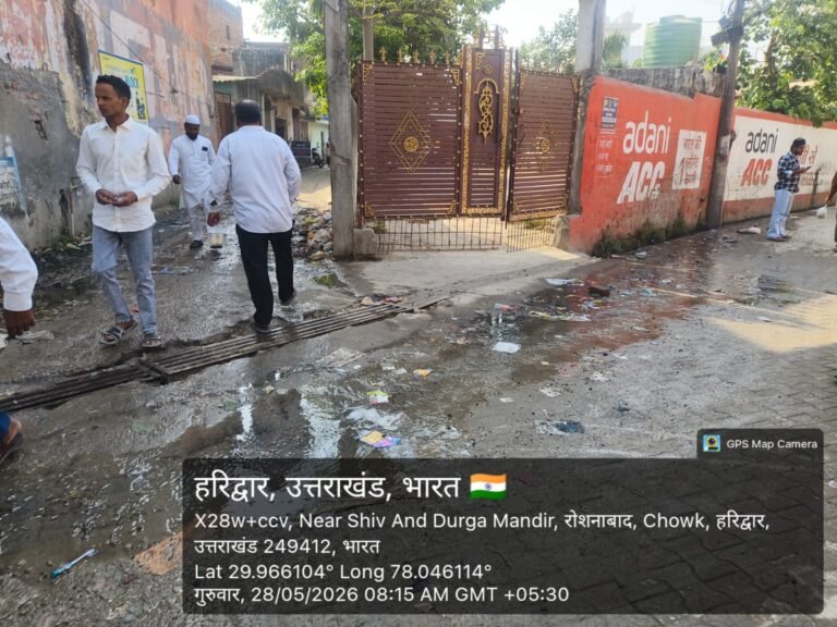 रोशनाबाद में गंदगी से बेहाल ग्रामीण, ग्राम प्रधान पर उपेक्षा के आरोप