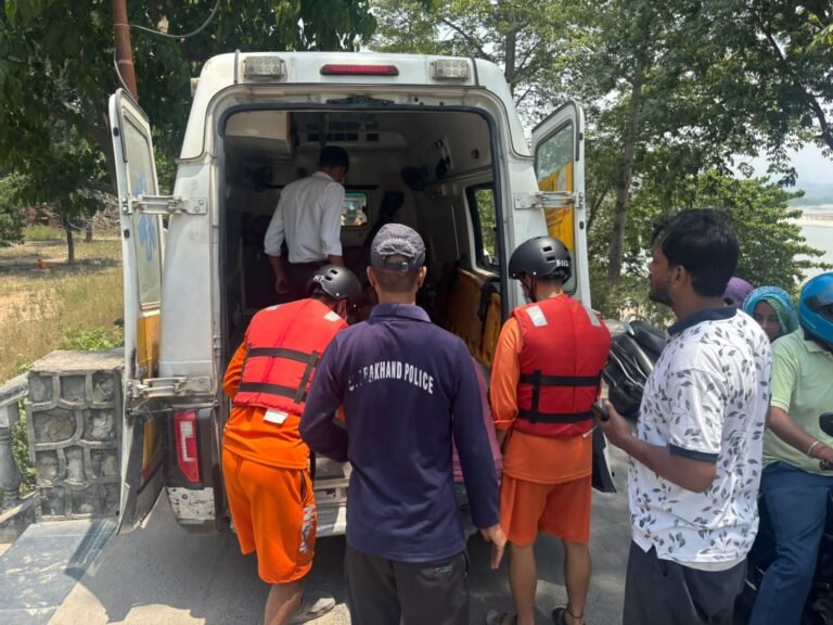 गंगा में डूब रहे युवक को एनडीआरएफ ने किया सकुशल रेस्क्यू