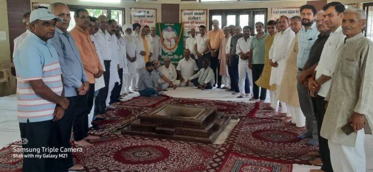 जाट महासभा ने दी पूर्व प्रधानमंत्री चौधरी चरण सिंह को श्रद्धांजलि