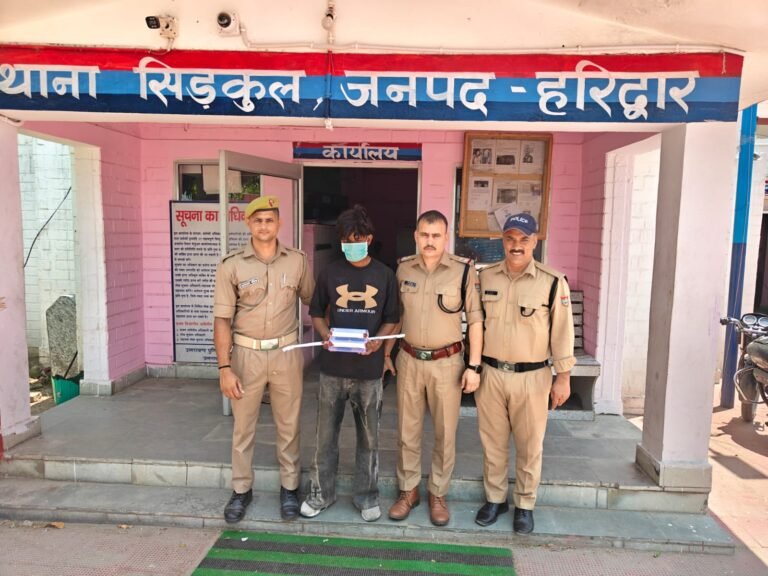 मोबाइल फोन और गुल्लक चोरी के मामले में सिडकुल पुलिस ने नाबालिग सहित दो दबोचे