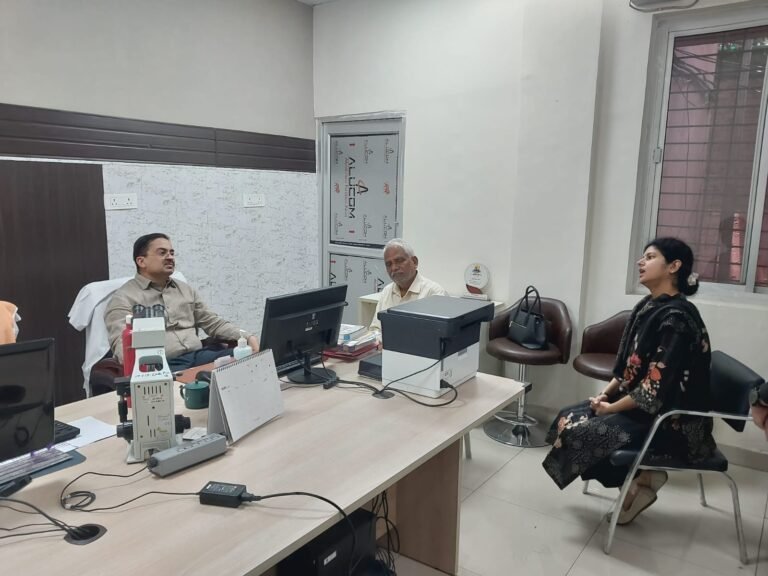 जिला महिला चिकित्सालय में संयुक्त जन स्वास्थ्य प्रयोगशाला का सीएमओ ने किया निरीक्षण