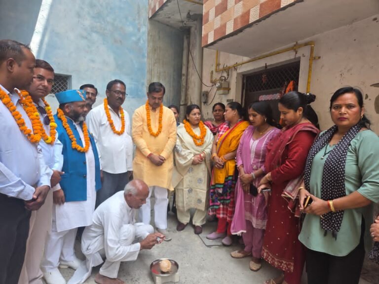 मेयर किरण जैसल एवं विधायक आदेश चौहान ने किया सड़क का लोकार्पण