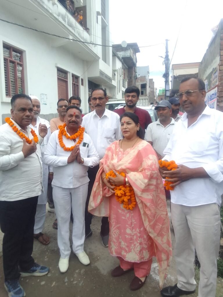 ज्वालापुर के वार्ड 44 त्रिमूर्ति नगर में लगातार कराए विकास कार्यों की श्रृंखला में पुनर्निर्माण कार्य का हुआ शुभारंभ