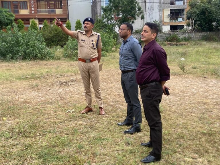 कुंभ मेला एसएसपी आयुष अग्रवाल ने किया चिन्हित पार्किंग स्थलों का निरीक्षण