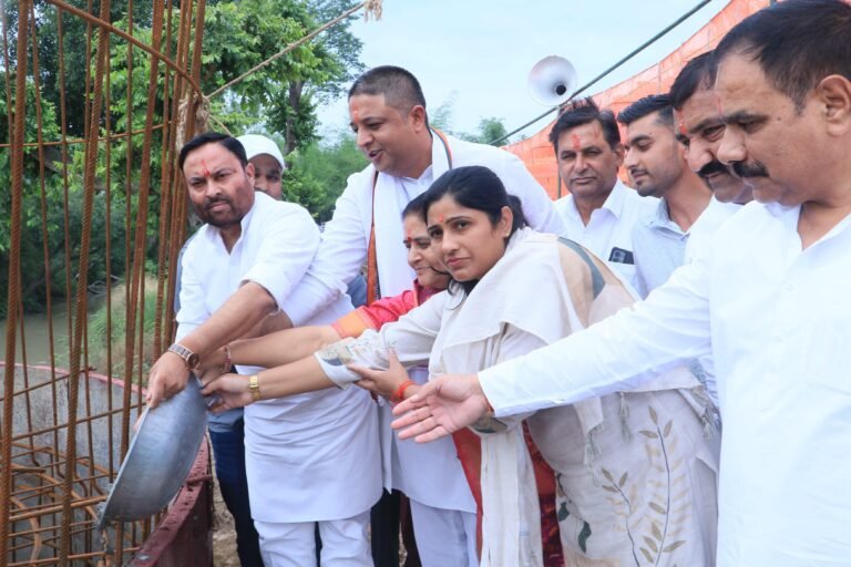 मंत्री अनिल कुमार ने किया गंग नहर पर स्थित क्षतिग्रस्त सेतु के पुनर्निर्माण कार्य का विधिवत भूमि पूजन कार्यक्रम संपन्न