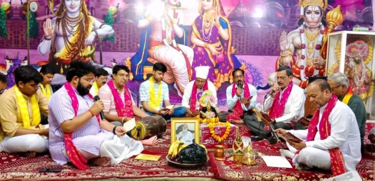 श्री मनकामनेश्वर महादेव शिव मन्दिर मे पुरुषोत्तम मास में गीता पाठ,भजन संध्या का भव्य आयोजन