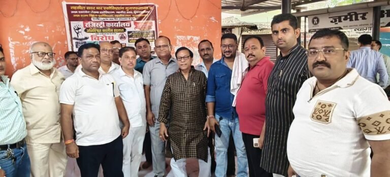 दस्तावेज लेखकों के धरने को व्यापारिक संगठनों का समर्थन