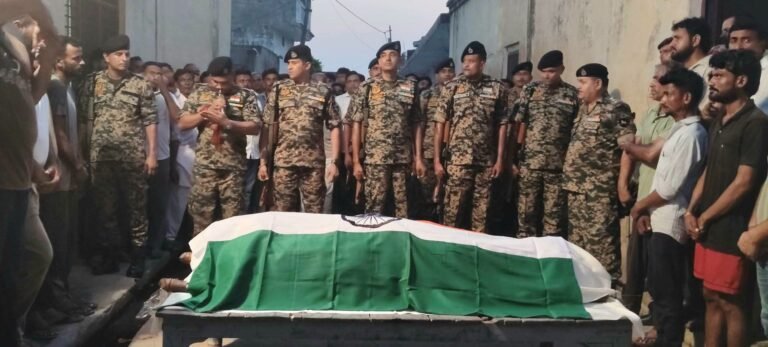 चार वर्ष पूर्व हाईवे पर दुर्घटना में घायल होने के बाद से बीमार चल रहे बीएसएफ जवान का निधन, किया अंतिम संस्कार