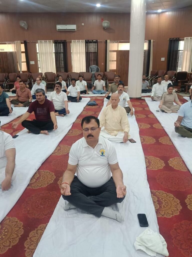 मुजफ्फरनगर न्यायालय परिसर स्थित  में “योग दिवस” पर योग शिविर का आयोजन