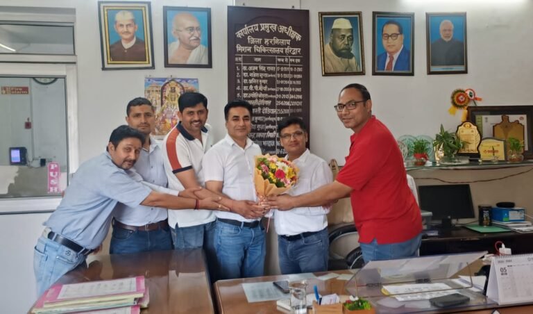 रक्त केंद्र के अधिकारियों और कर्मचारियों ने किया नवनियुक्त पीएमएस का स्वागत