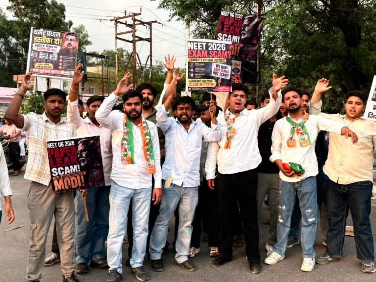 युवा कांग्रेस ने प्रदर्शन कर मांगा केंद्रीय शिक्षा मंत्री धर्मेंद्र प्रधान का इस्तीफा