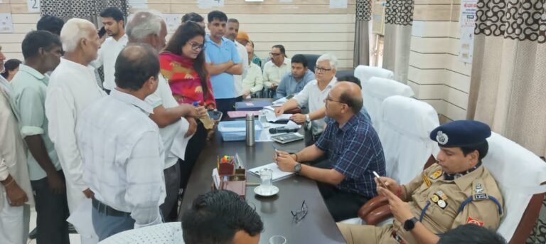 संपूर्ण समाधान दिवस में प्राप्त हुई 105 शिकायत, 6 निस्तारित