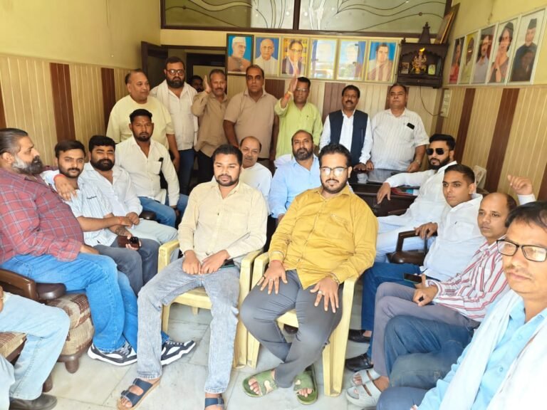 एसआईआर को लेकर कांग्रेस कार्यकर्ताओं ने की बैठक