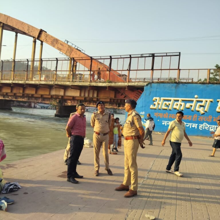 कुंभ मेला एसएसपी ने किया हरकी पैड़ी क्षेत्र में बनने वाले होल्डअप के लिए चिन्हित भूमि का स्थलीय निरीक्षण