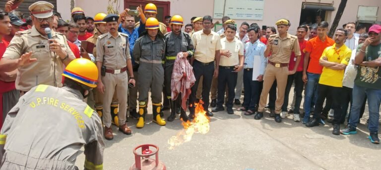 मुज़फ्फरनगर कलक्ट्रेट में लगी आग का मॉक ड्रिल, रेस्क्यू ऑपरेशन और आपदा प्रबंधन का प्रदर्शन