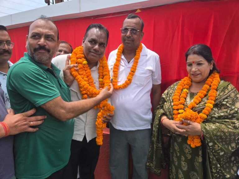 महापौर किरण जैसल ने किया त्रिमूर्ति नगर चौराहे एवं मंदिर सौंदर्यीकरण कार्य का उद्घाटन