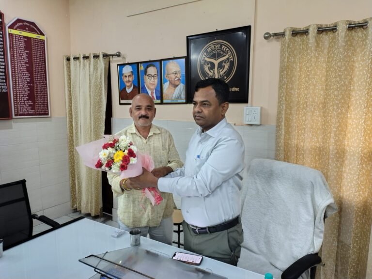 छुट्टी के दिन पालिका में पहुंचे नवागत ईओ पवन कुमार, खुलवाया ईओ दफ्तर