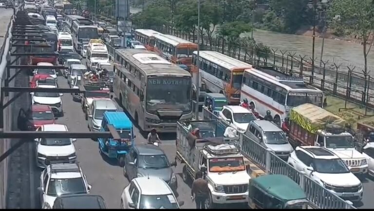 सोमवती अमावस्या स्नान से एक दिन पूर्व ही हरिद्वार में उमड़ी भारी भीड़