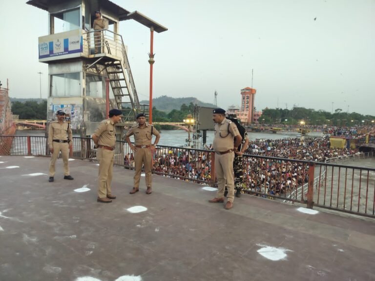 कुंभ मेला एसएसपी ने सोमवती अमावस्या स्नान को परखी यातायात व्यवस्था