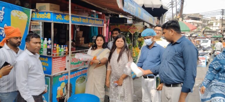 पालिका टीम ने नगर में चलाया प्रतिबंधित सिंगल यूज प्लास्टिक के विरुद्ध अभियान