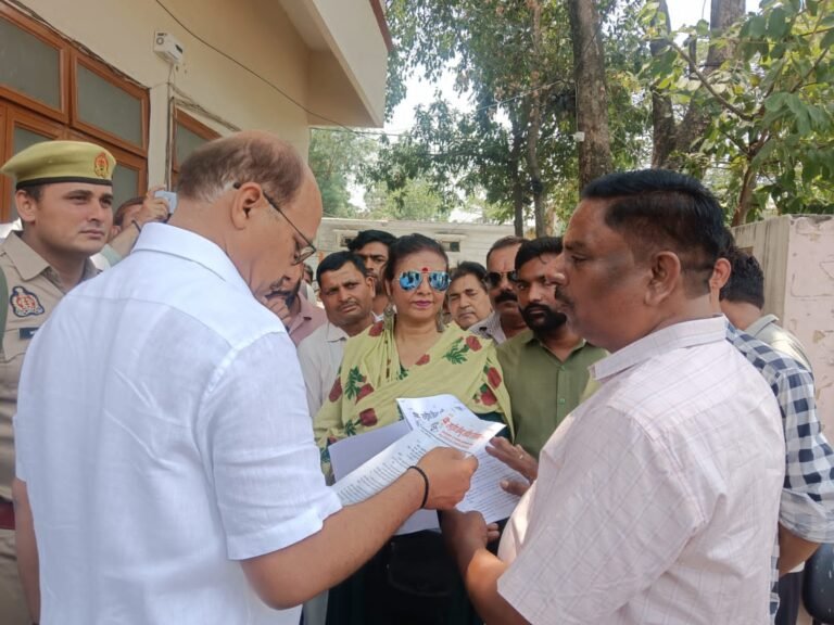 राष्ट्रीय हिंदू शक्ति संगठन में सौंपा डीएम को ज्ञापन