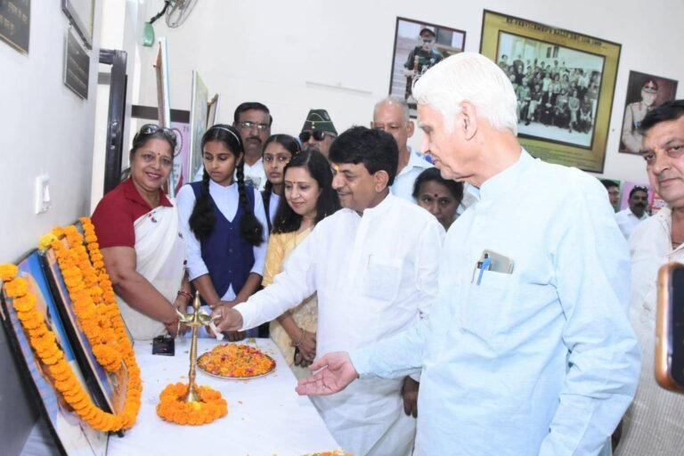 केंद्र सरकार के 12 वर्ष पूर्ण होने पर मंत्री कपिल देव के साथ चेयरमैन मीनाक्षी स्वरूप ने किया विकास प्रदर्शनी का शुभारंभ