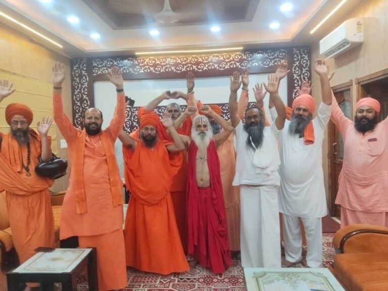 चंपत राय पर लगाए जा रहे आरोपों को संतों ने बताया विपक्ष की साजिश
