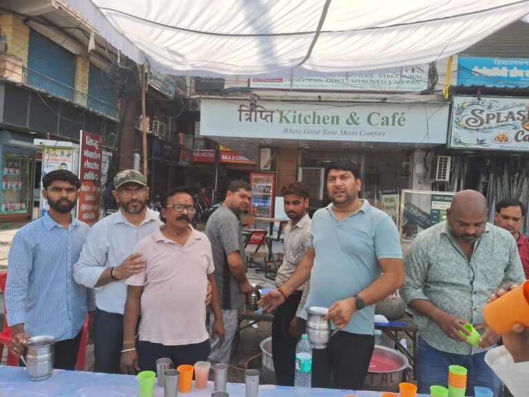 गुरू अर्जुन देव के शहीदी दिवस पर निर्मल वर्ग ग्राम उद्योग सेवा संस्थान ने बांटा ठंडा शरबत