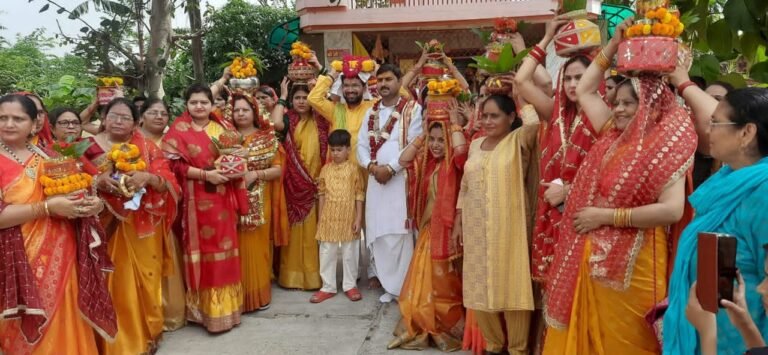 कलश यात्रा के साथ शुरू हुई श्रीमद् भागवत कथा