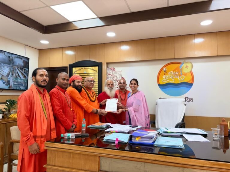 संतों ने की कुंभ मेले के दौरान आश्रमों को विशेष सुविधाएं और रियायत दिए जाने की मांग