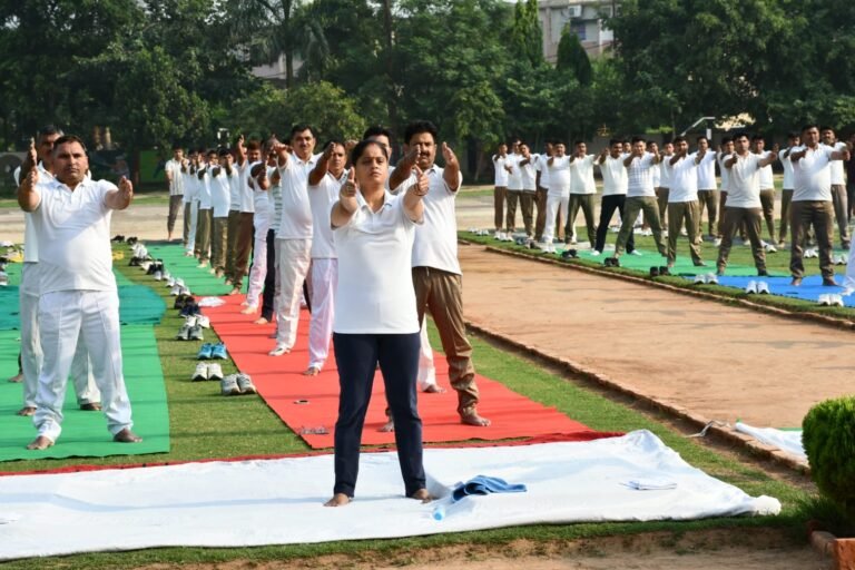 रिजर्व पुलिस लाइन में 12वें अंतर्राष्ट्रीय योग दिवस के अवसर पर योगाभ्यास का रिहर्सल