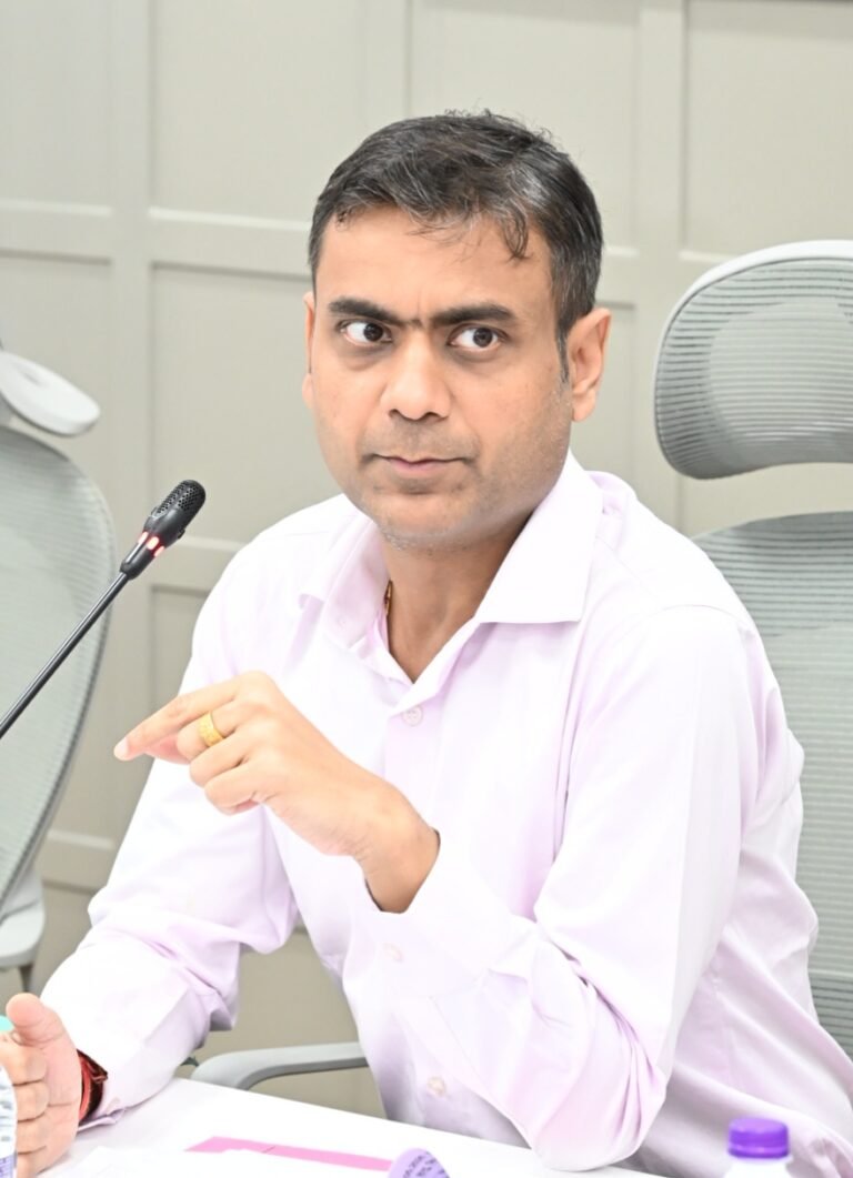 सड़क सुरक्षा समिति की बैठक में सड़क दुर्घटनाओं में कमी लाने हेतु प्रवर्तन कार्रवाई तेज करने के निर्देश