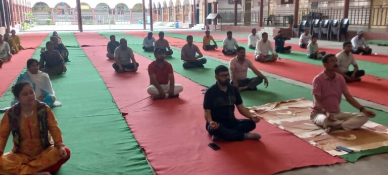 लाला जगदीश प्रसाद सरस्वती विद्या मंदिर सीनियर सेकेंडरी स्कूल में मनाया अंतरराष्ट्रीय योग दिवस