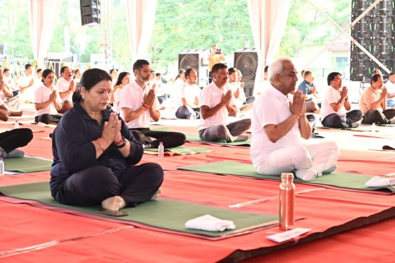 योग को जीवनशैली बनाना जरूरी, स्वस्थ शरीर के लिए योग अत्यंत आवश्यक : मदन कौशिक