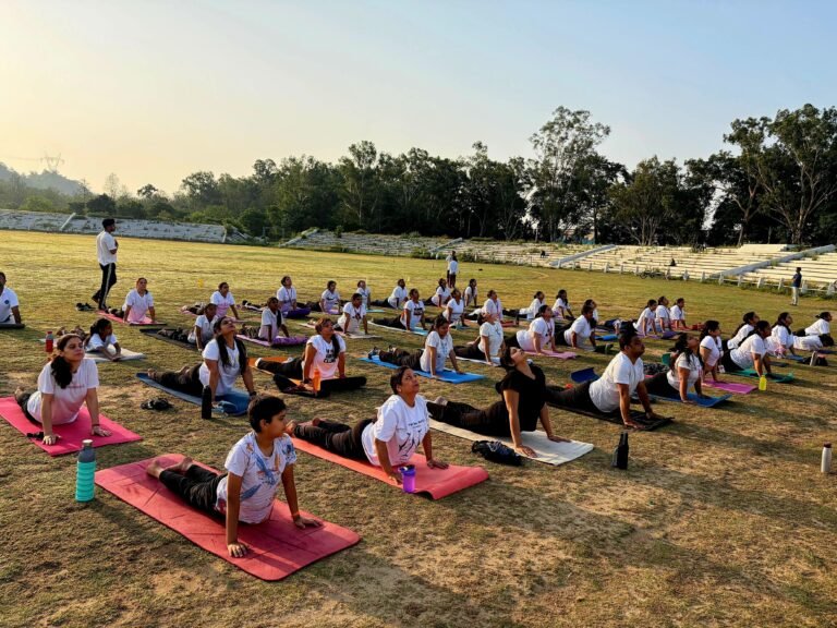 हरिद्वार में वसुधैव कुटुम्बकम फाउंडेशन ने किया योग सत्र का आयोजन