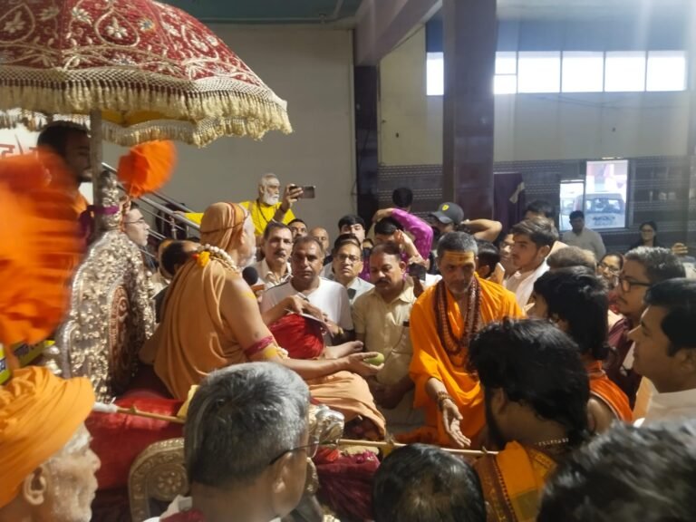 गौ माता को राष्ट्र माता बनाने की मांग लेकर मुजफ्फरनगर पहुंचे शंकराचार्य महाराज