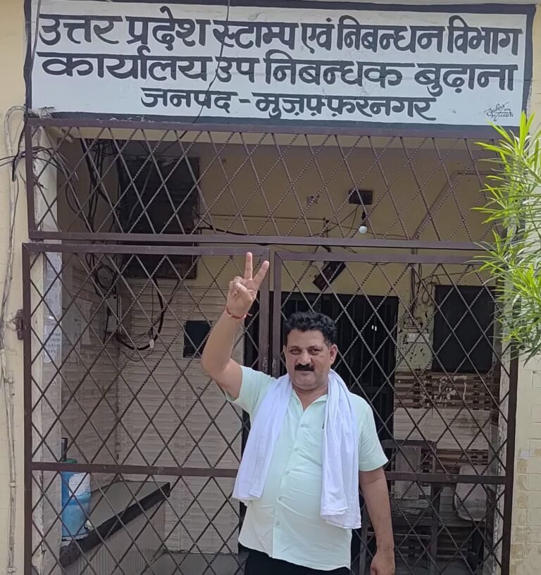 ई-रजिस्ट्री-निजीकरण के विरोध में बंद, उपनिबंधक कार्यालय पर लटके ताले