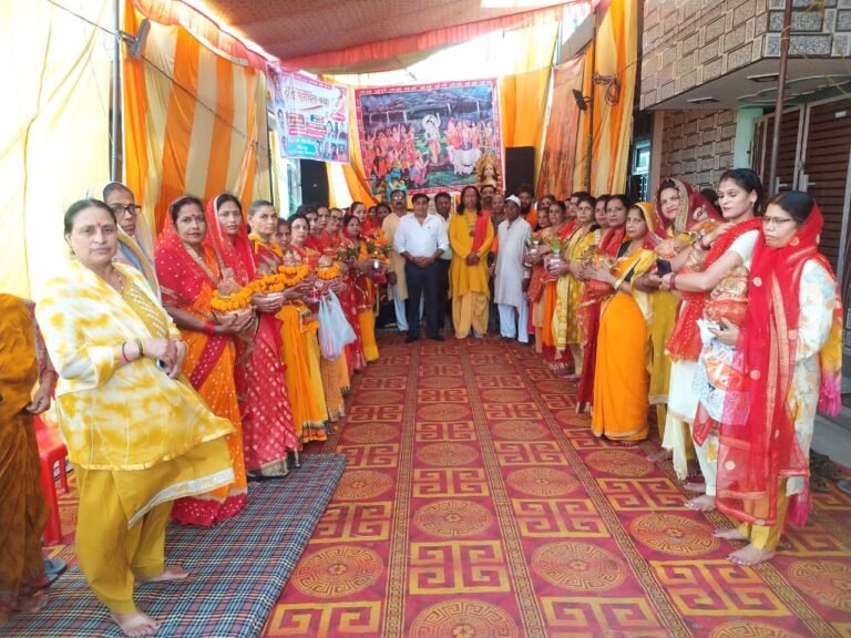 हरिद्वार में कलश यात्रा के साथ किया श्रीमद् भागवत कथा का आयोजन