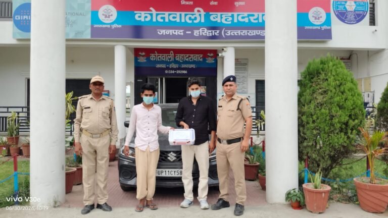 कार से नशीली दवाओं की तस्करी कर रहे दो आरोपियों को पुलिस ने किया गिरफ्तार