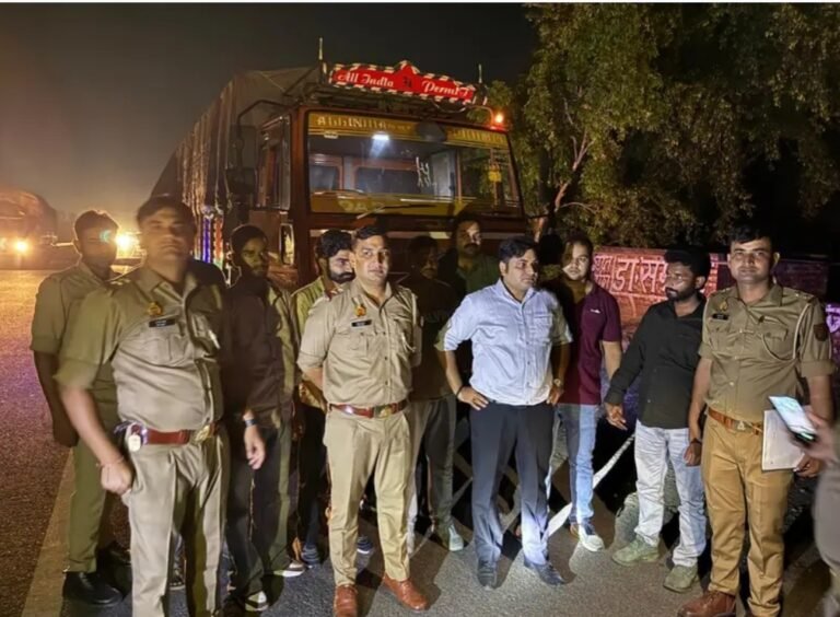 यूरिया की कालाबाजारी पकड़ी, तीन ट्रक से 454 बोरे किए जब्त, पांच आरोपी गिरफ्तार