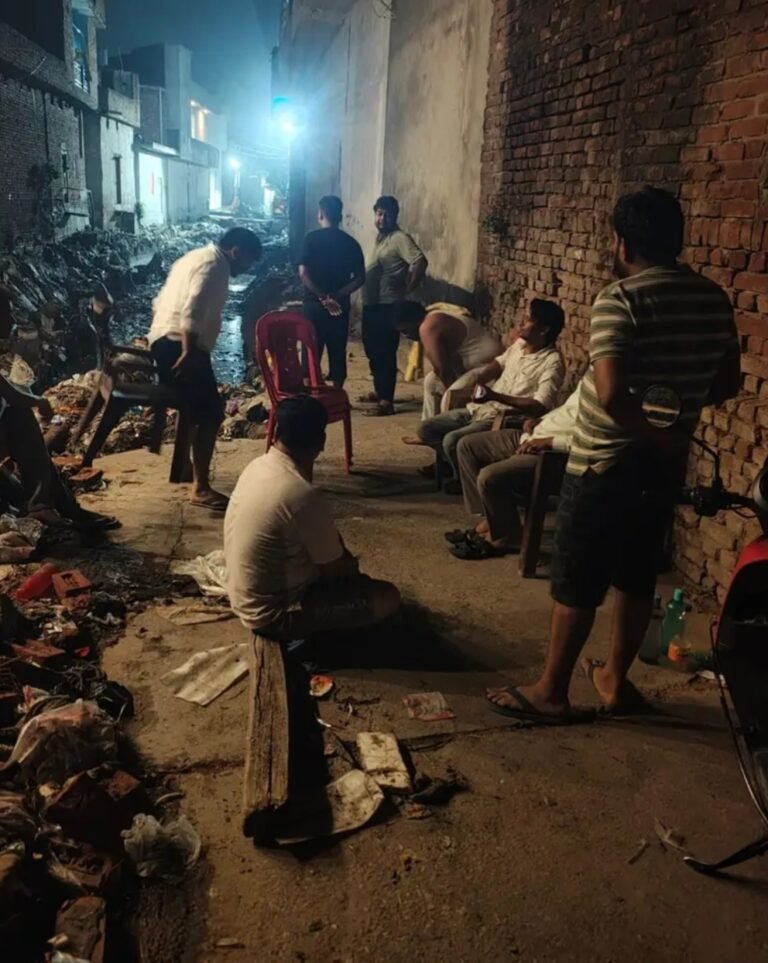 नाला निर्माण को लेकर घमासान, सड़कों पर बीते क्षेत्र के लोगों ने रात